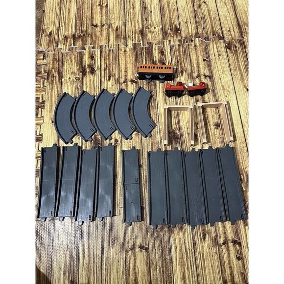 TOMY Thomas Gray Tracks Set With Clarabel, Spotlight, Hose Car - Picture 1 of 12